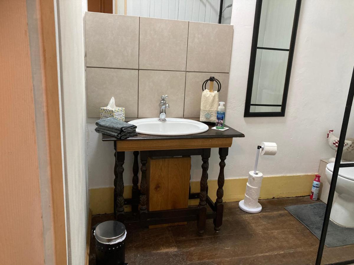7 Dagnaud De la Tude our family farmhouse style home with en-suite view 5