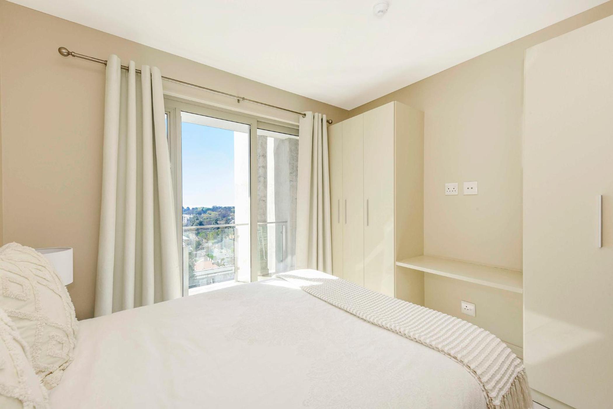 Tyrwhitt Luxury Apartment in Rosebank