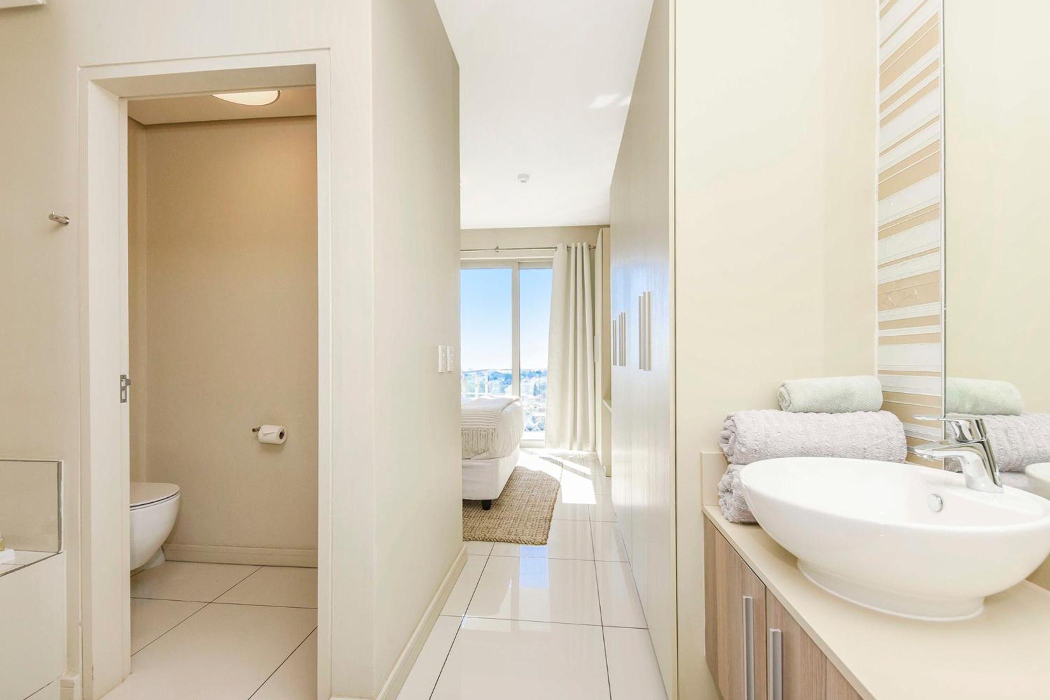 Tyrwhitt Luxury Apartment in Rosebank
