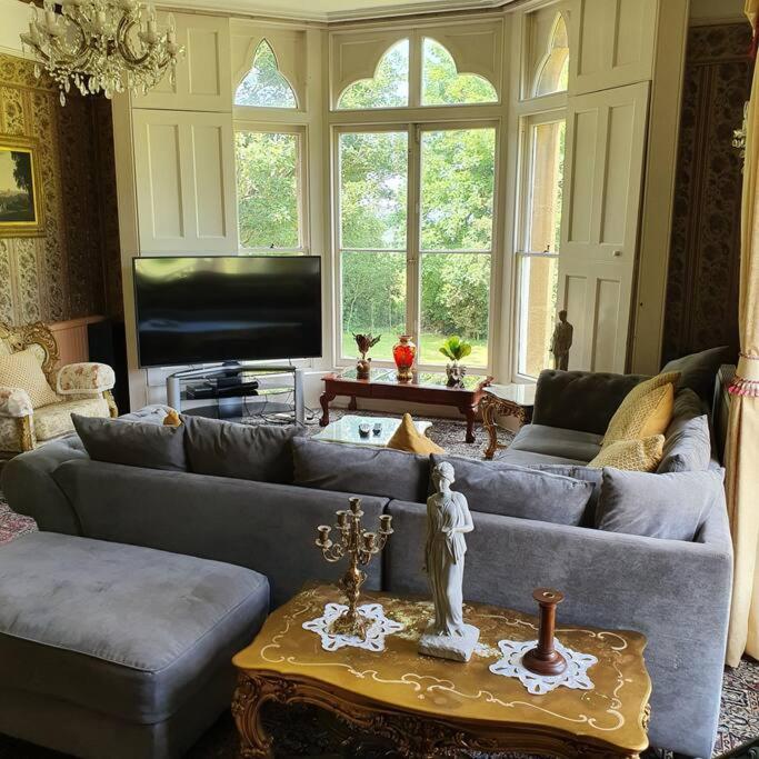 Country Manor House with indoor Pool and Hot Tub view 3