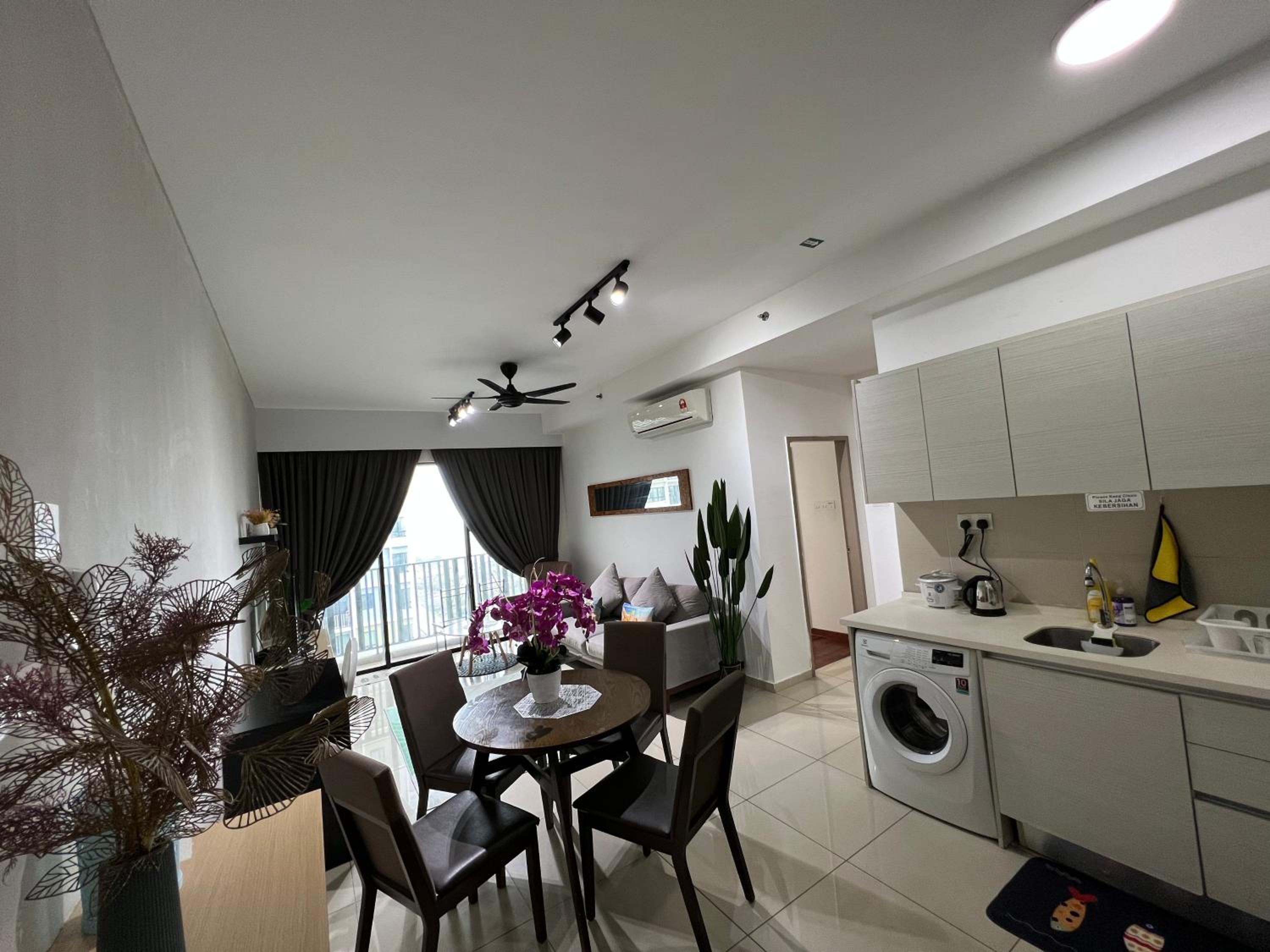 D'Gunduls Homestay Family Suite 2R 2B by DGH I-CITY photo 1