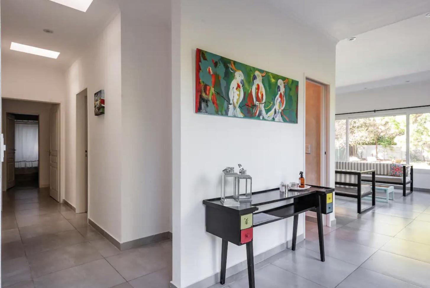 Casa tranquila cerca del Hospital Austral IAE piscina climatizada