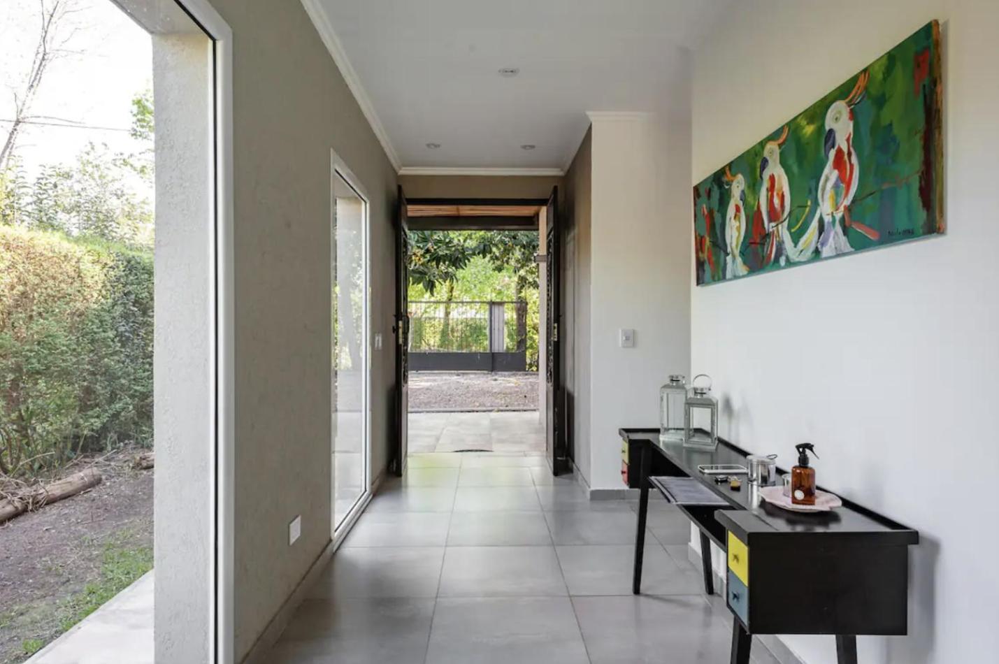 Casa tranquila cerca del Hospital Austral IAE piscina climatizada
