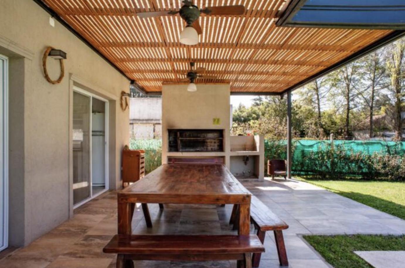 Casa tranquila cerca del Hospital Austral IAE piscina climatizada