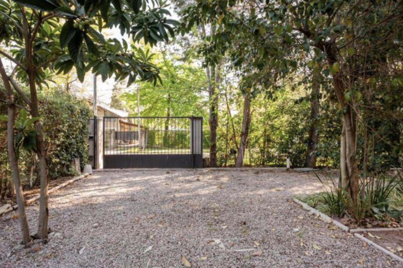 Casa tranquila cerca del Hospital Austral IAE piscina climatizada