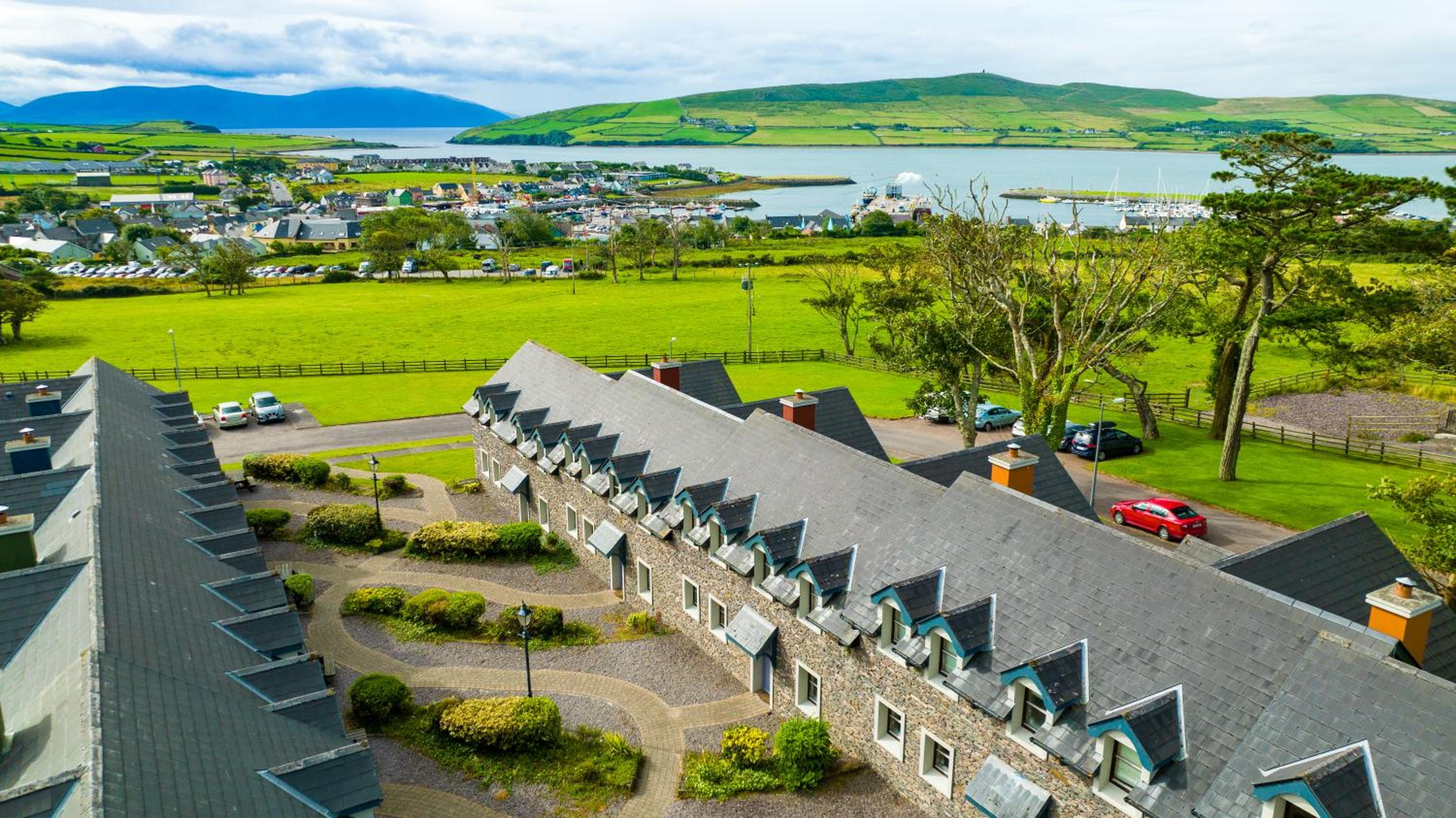 Dingle Courtyard Cottages 4 Bed Sleeps 8 view 2