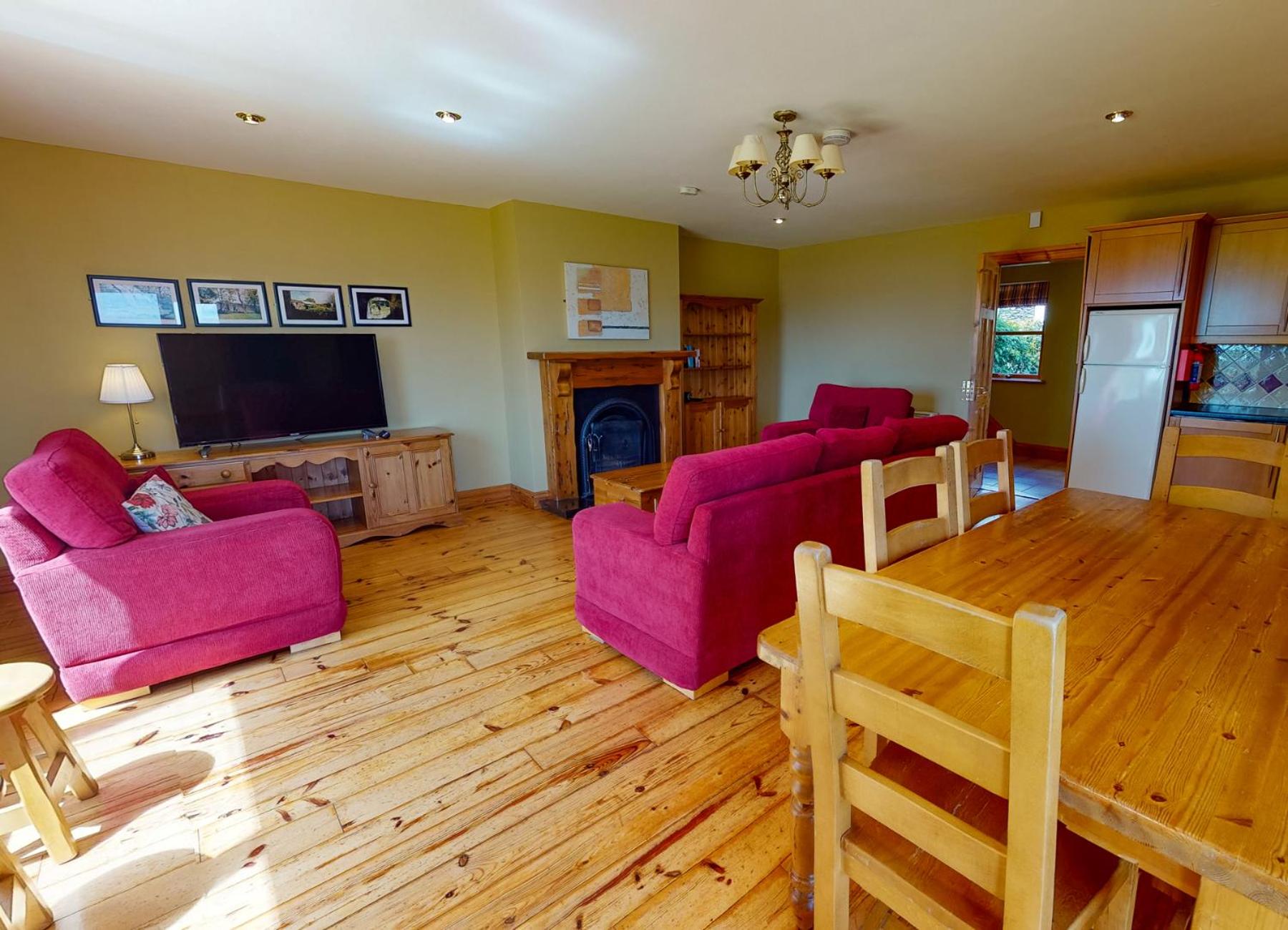 Dingle Courtyard Cottages 4 Bed Sleeps 8 view 3