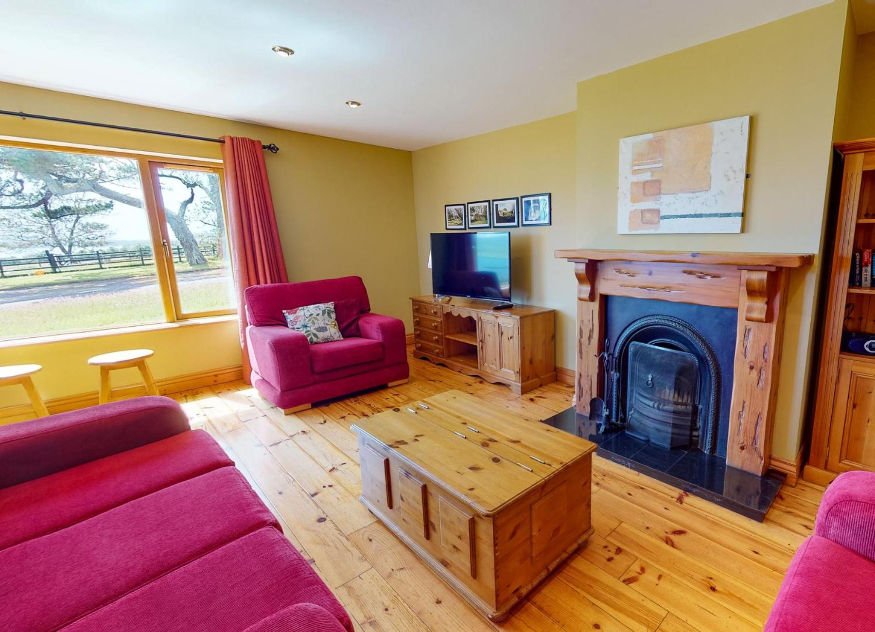 Dingle Courtyard Cottages 4 Bed Sleeps 8 view 5