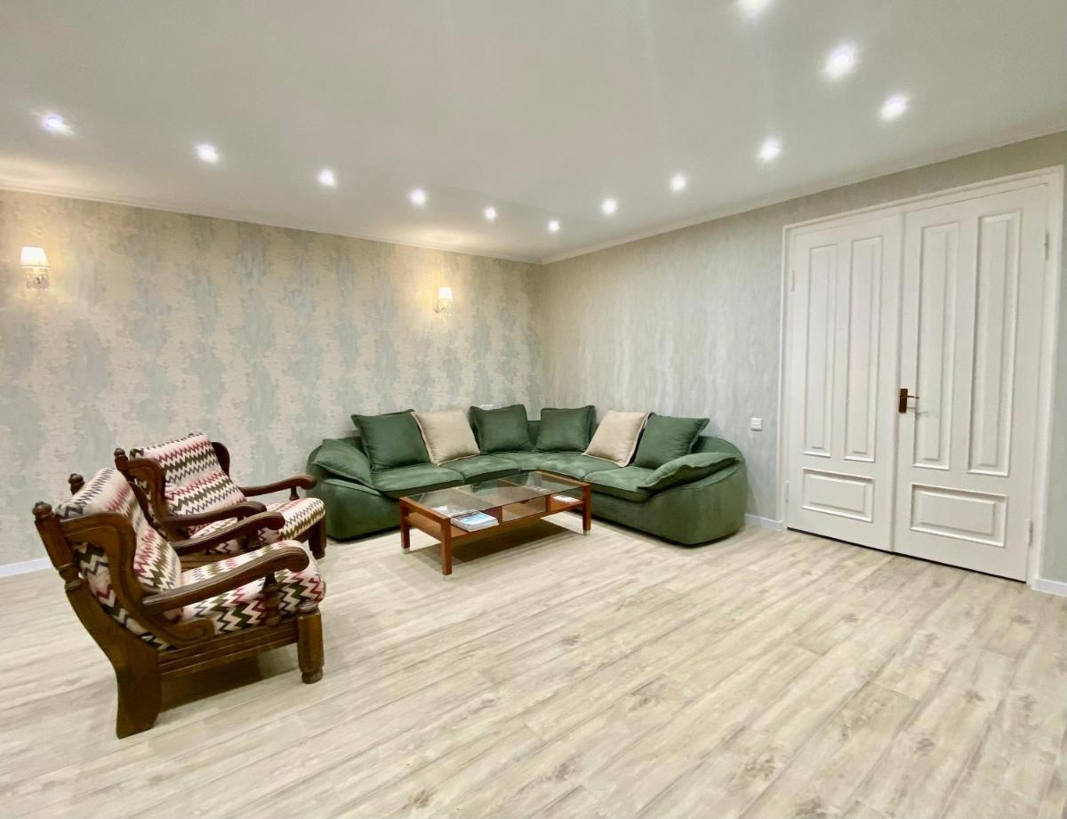 Spacious Dinamo Apartment view 4