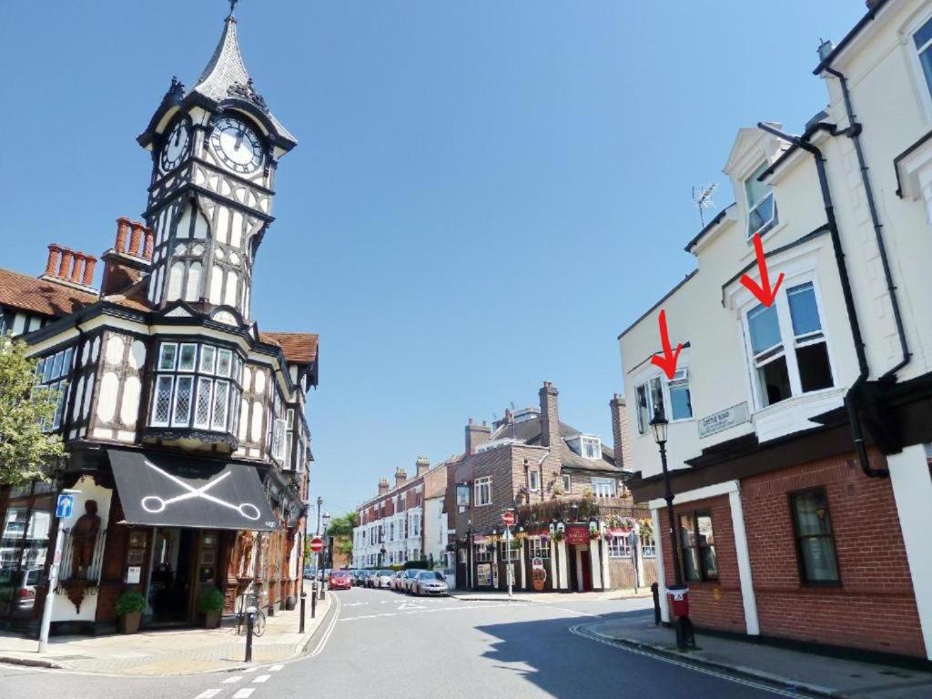 The Clock Tower Apartment - Spacious, Modern, 2 Bedroom Apartment , Southsea with Free parking - sleeps 4
