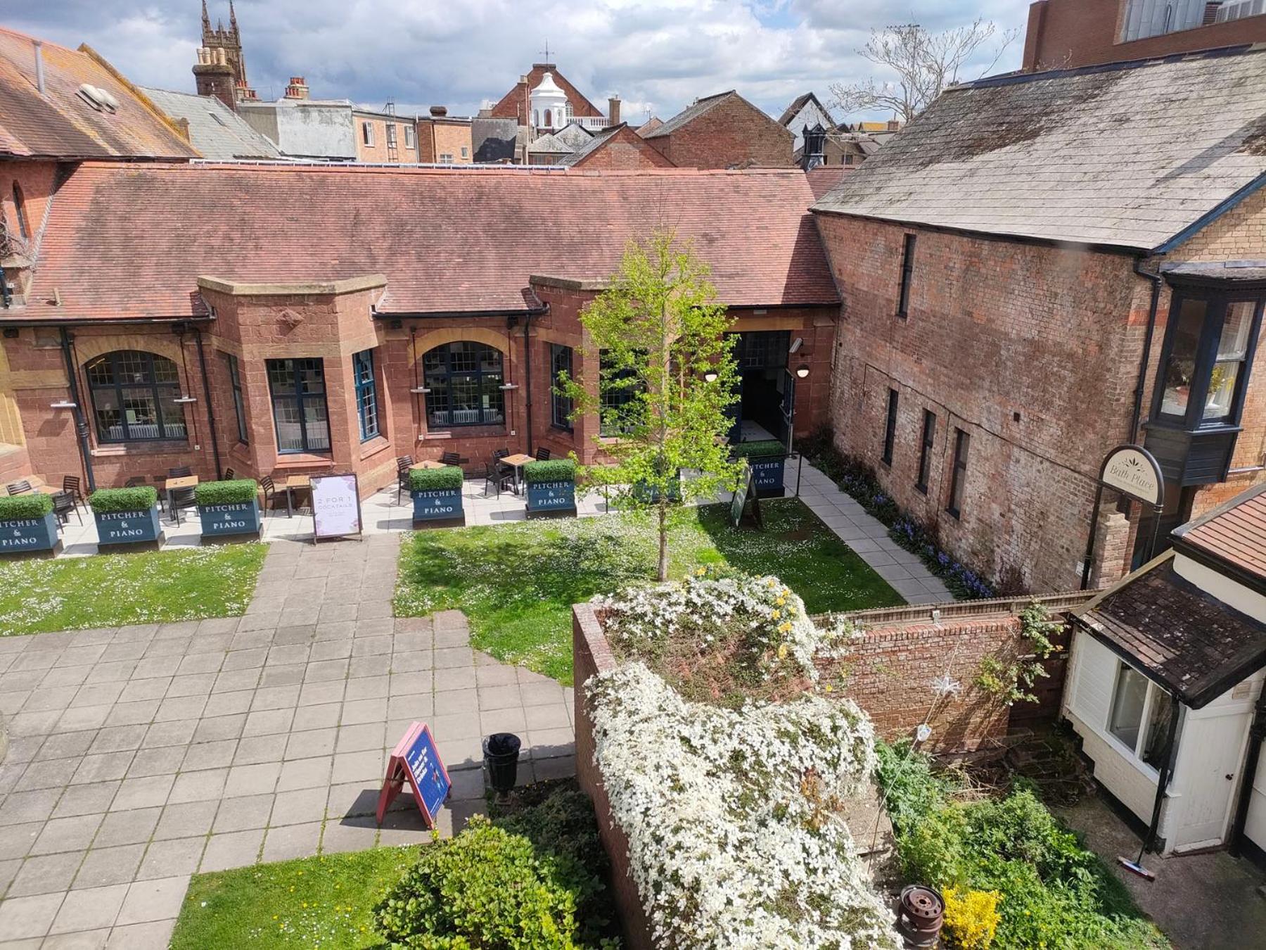 Stunning 2-bed Listed Apartment in Taunton's historic centre view 2