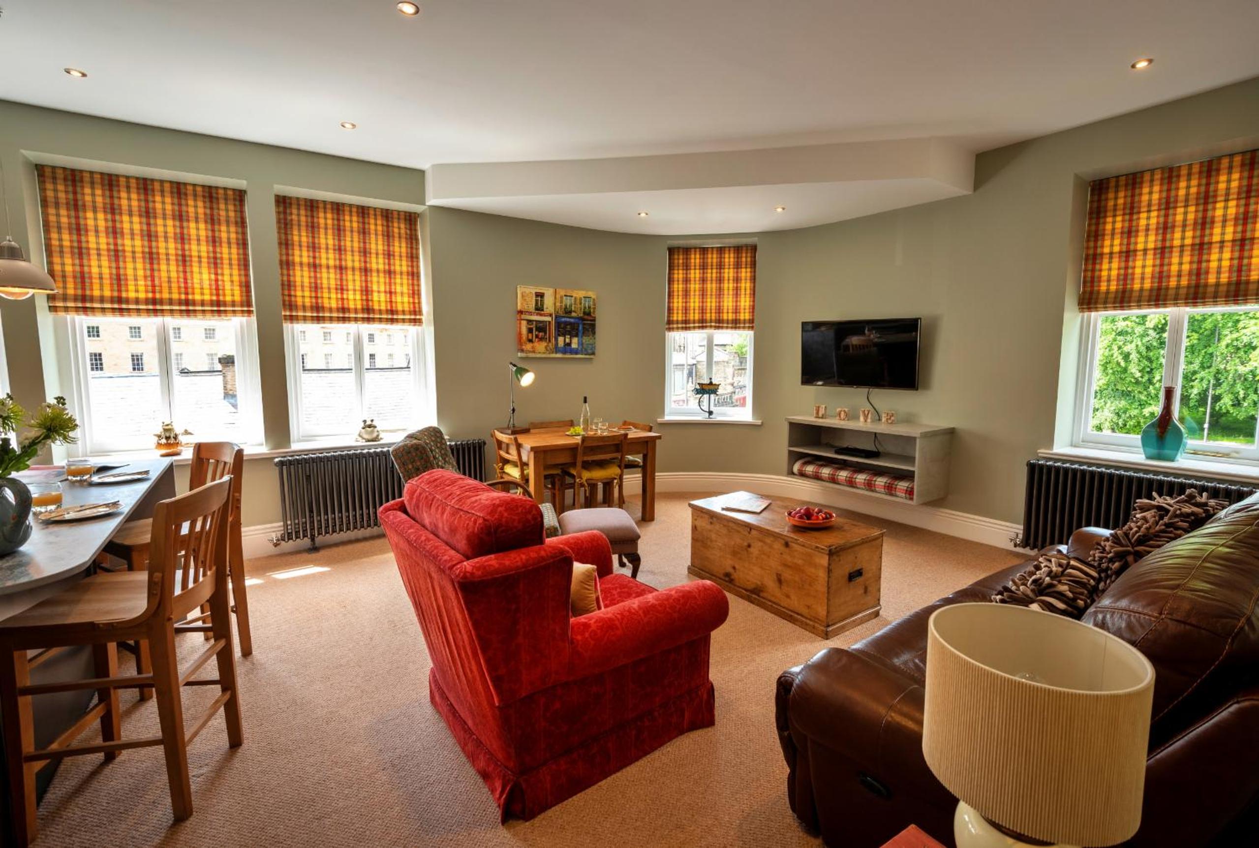Finest Retreats - The Old Post Office Apartment 2 view 2