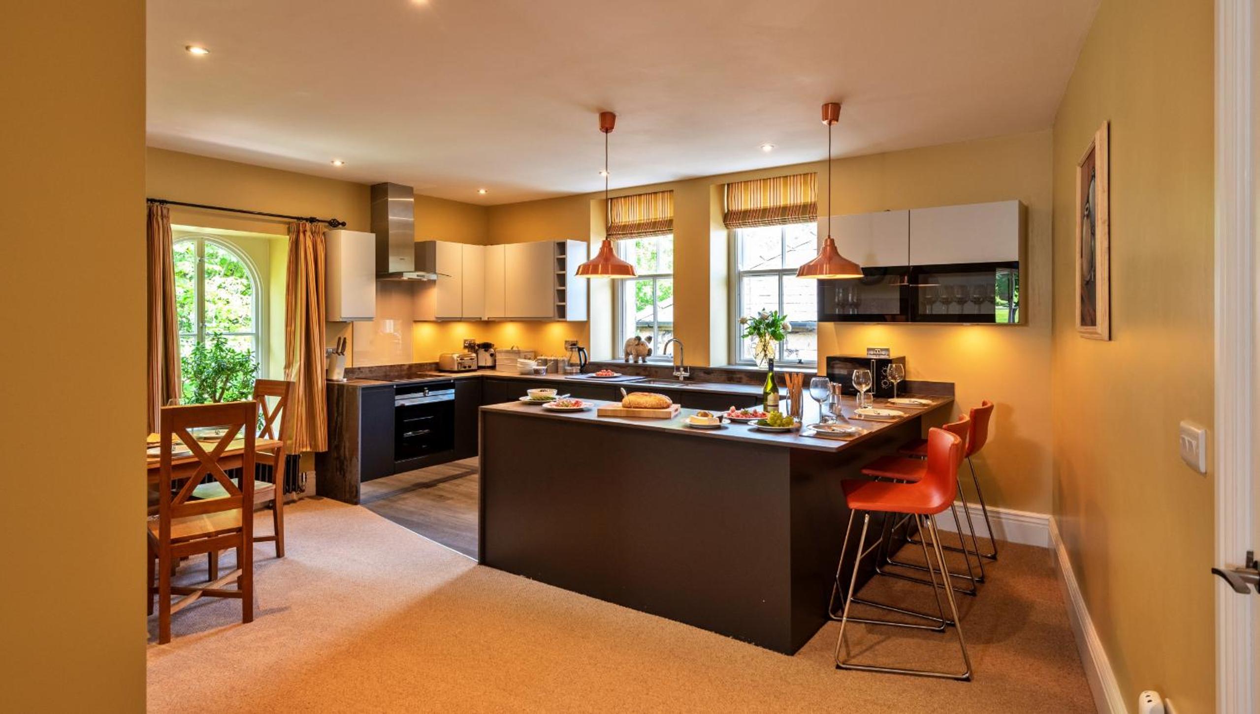 Finest Retreats - The Old Post Office Apartment 3 view 3