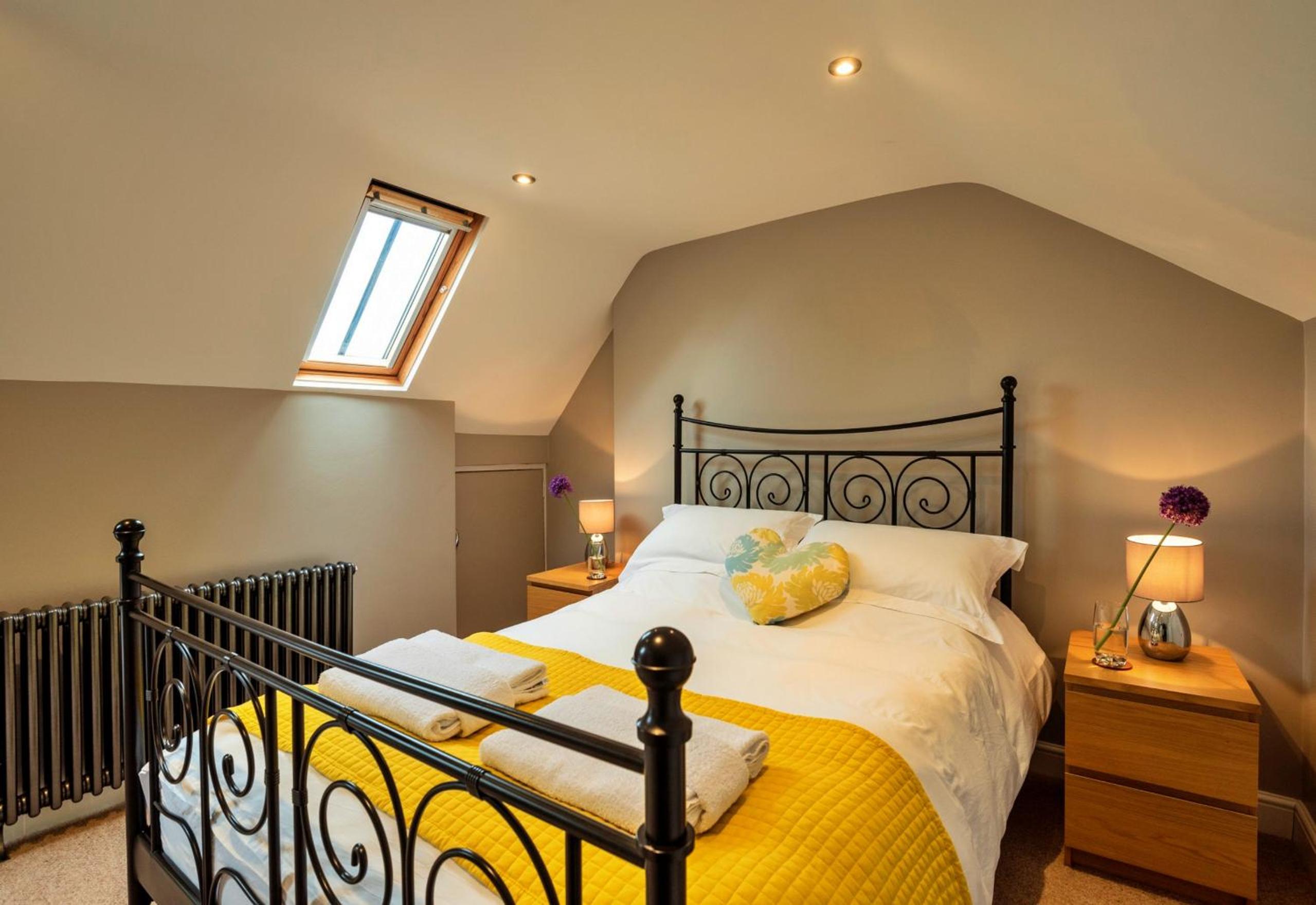 Finest Retreats - The Old Post Office Apartment 3 view 4