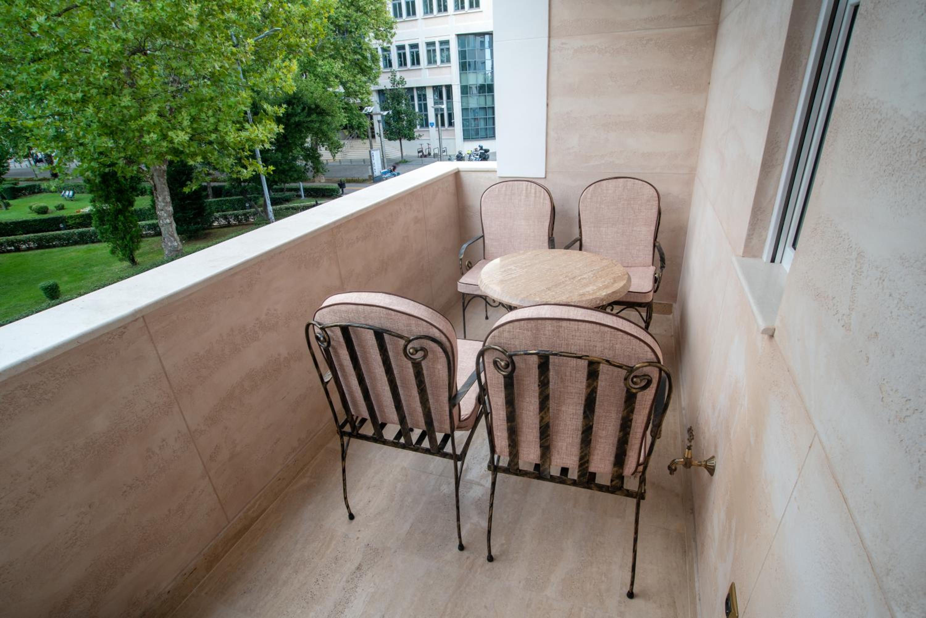 Hotel Downtown Residence - Image 1