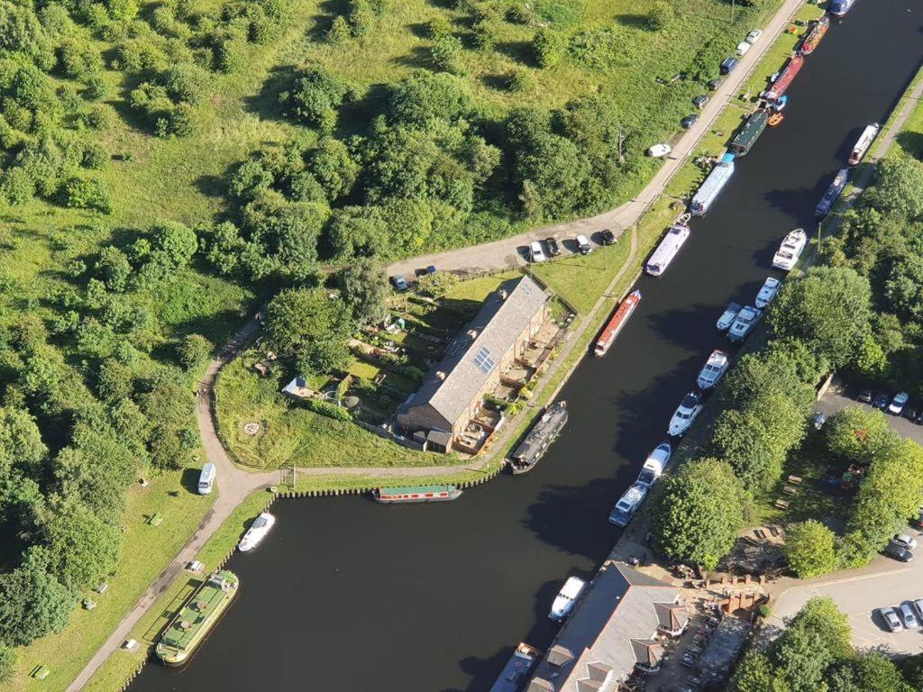 Canal Side Cottage Wakefield