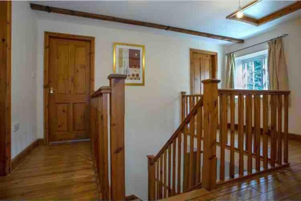 Stunning 4 bedroom farm house photo 3