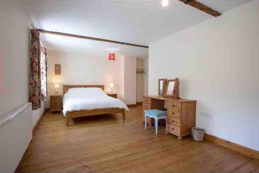 Stunning 4 bedroom farm house photo 2