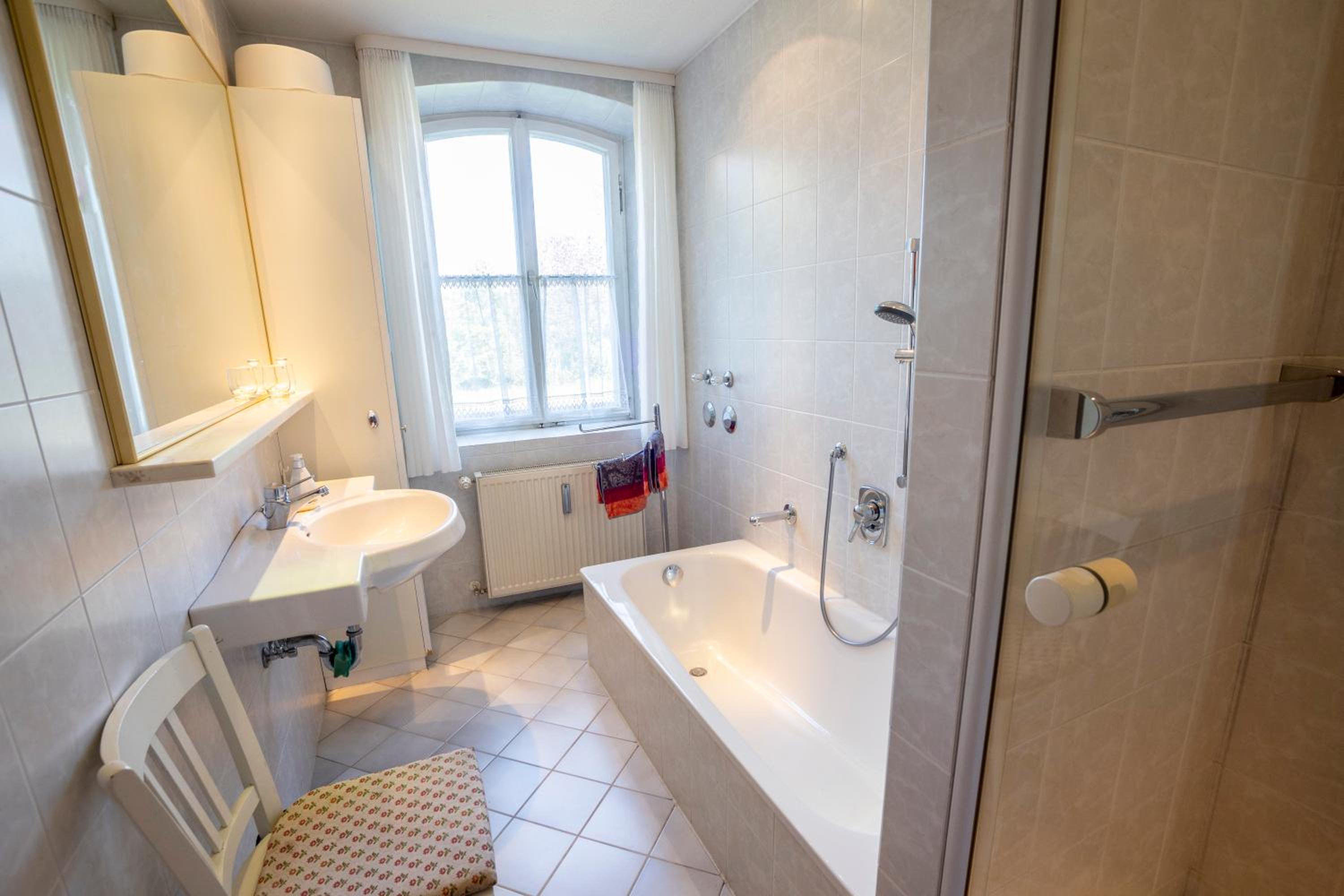 Landhauswohnung mit wildromantischem Garten