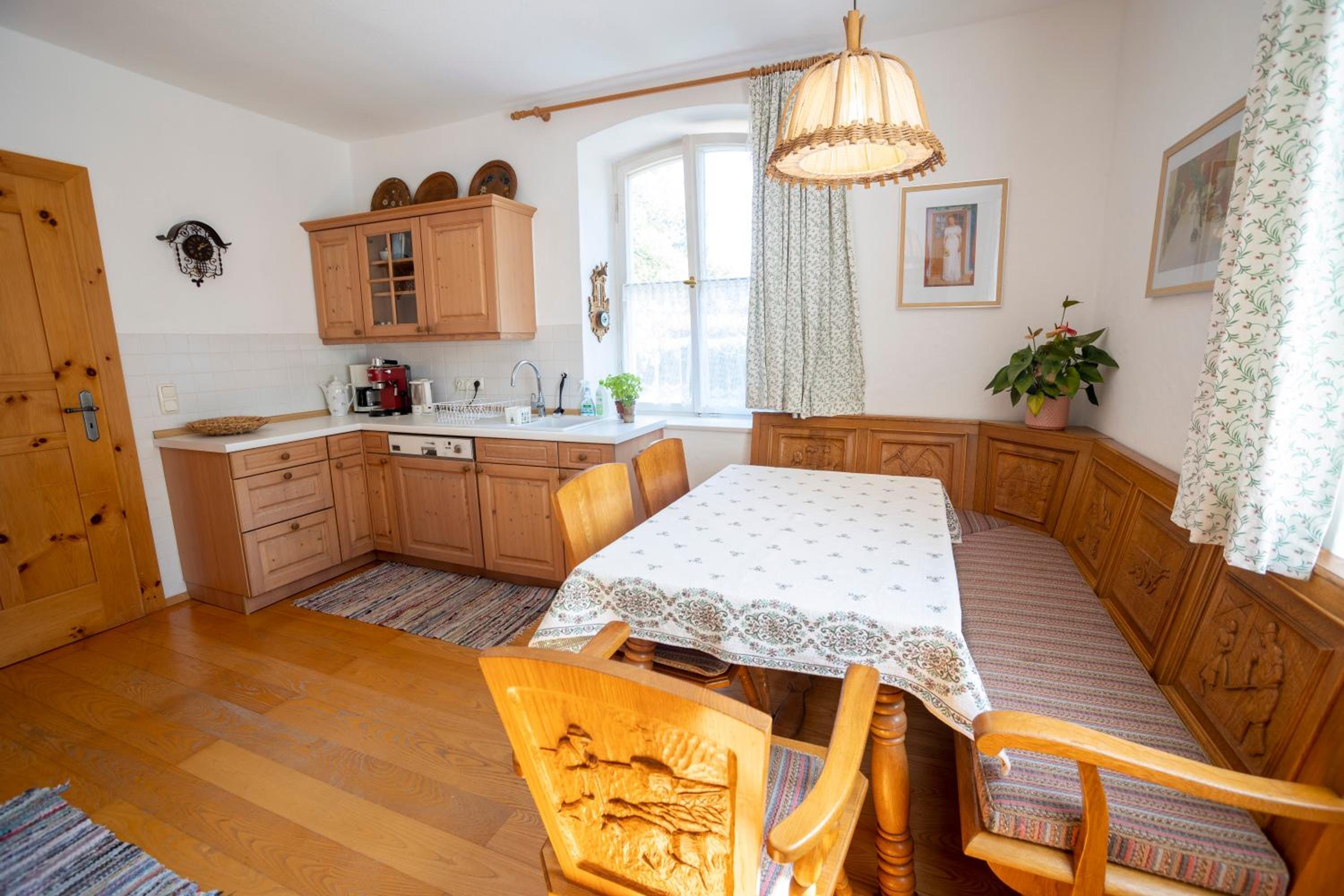 Landhauswohnung mit wildromantischem Garten