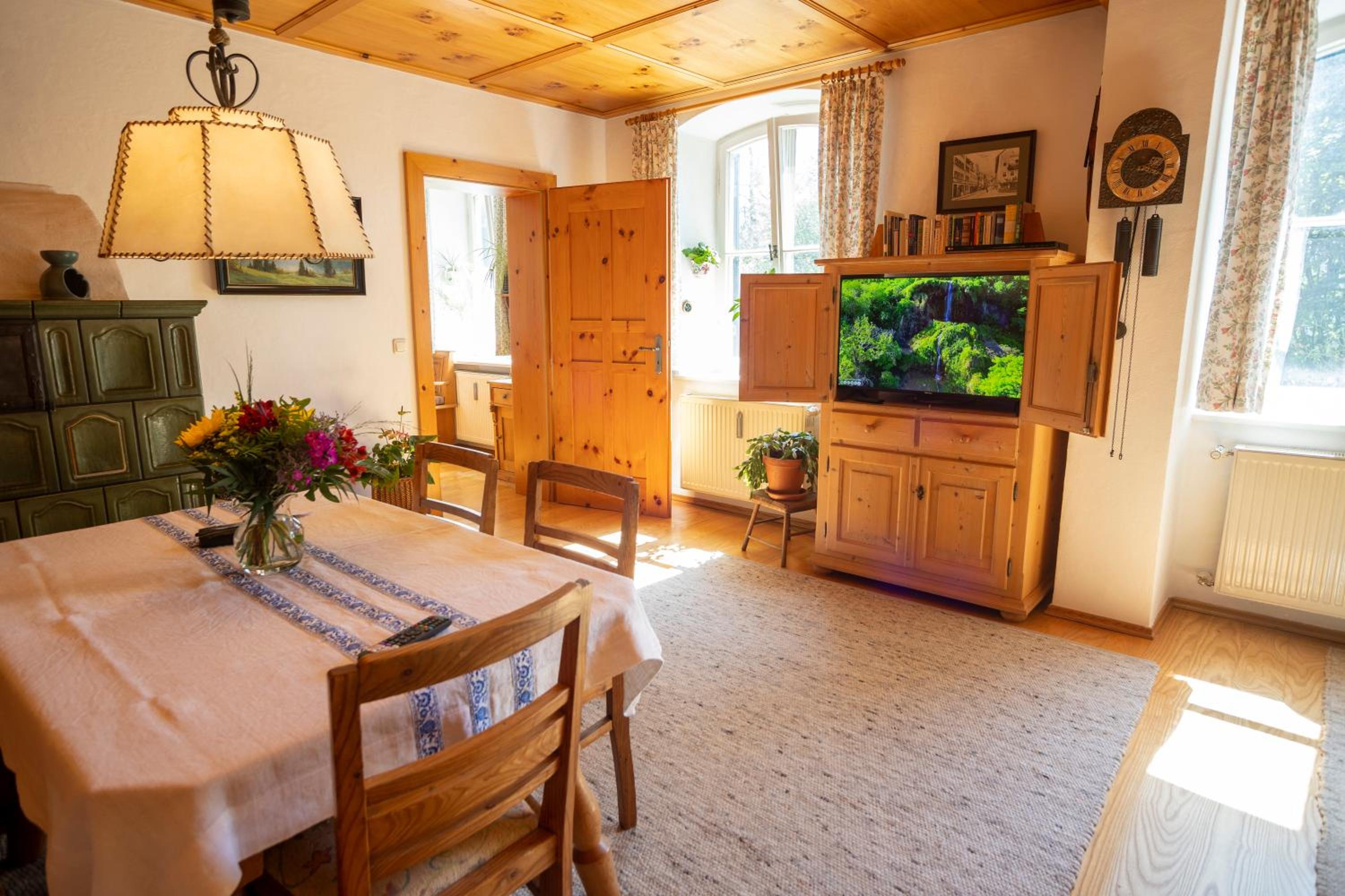 Landhauswohnung mit wildromantischem Garten