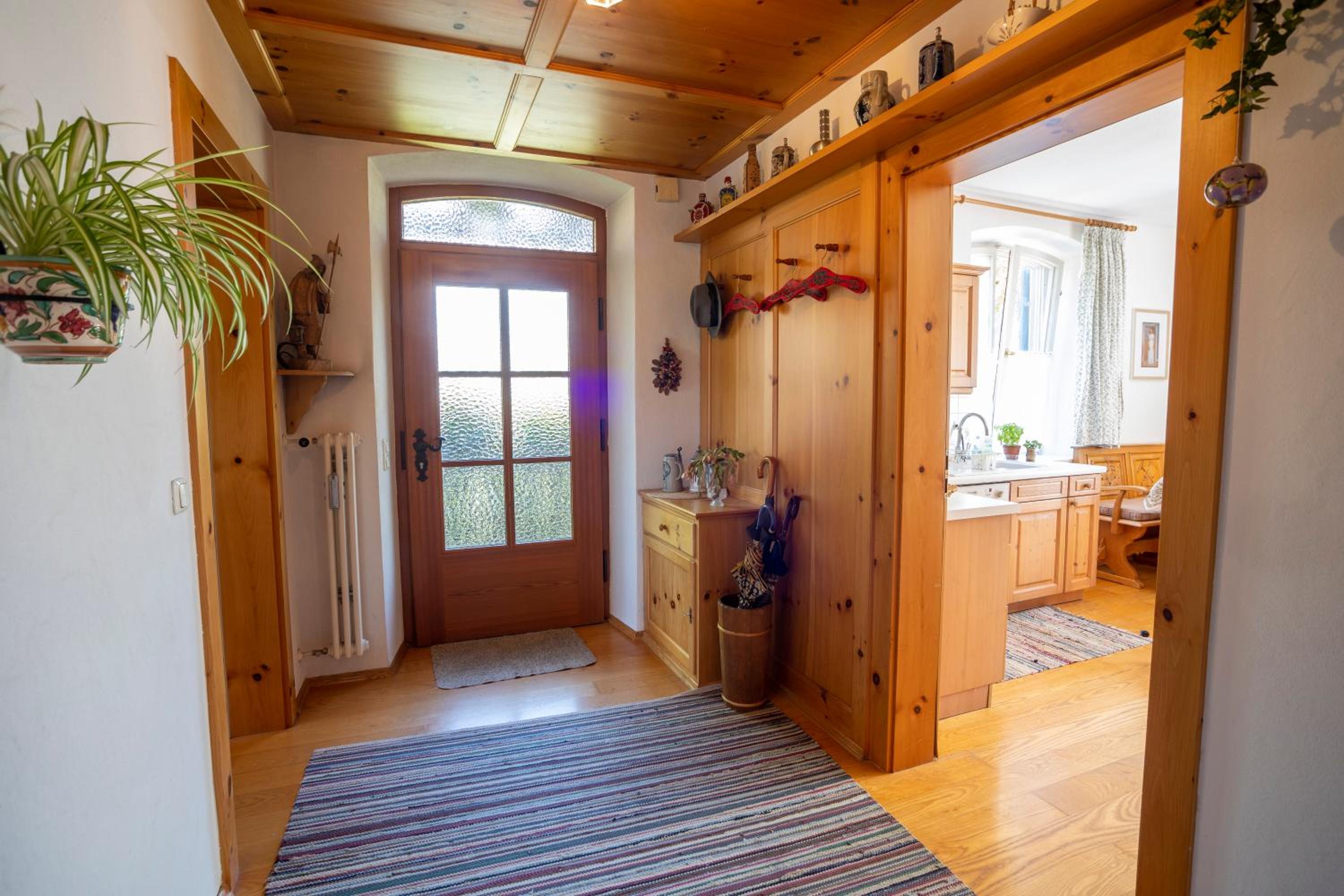 Landhauswohnung mit wildromantischem Garten