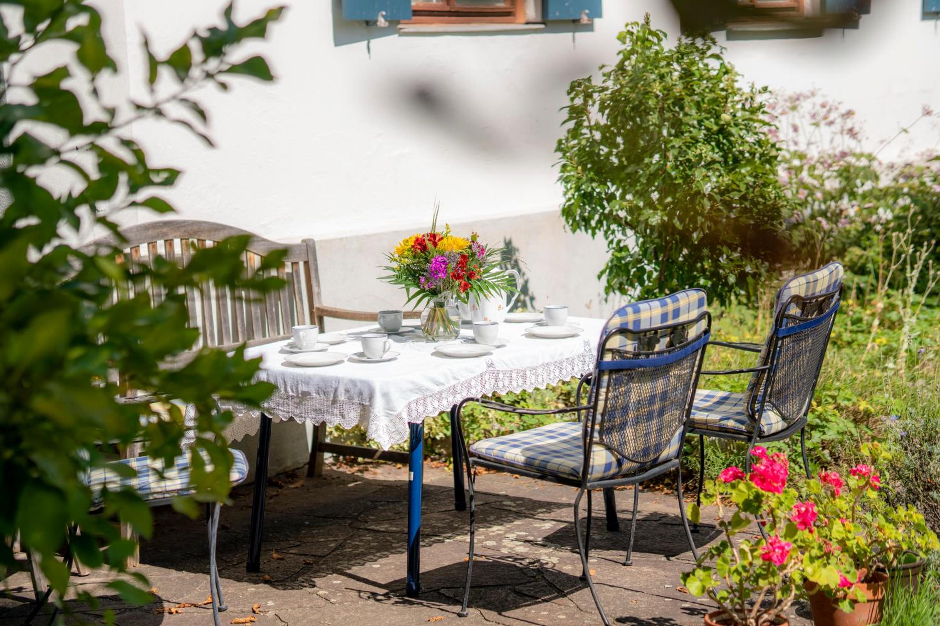 Landhauswohnung mit wildromantischem Garten