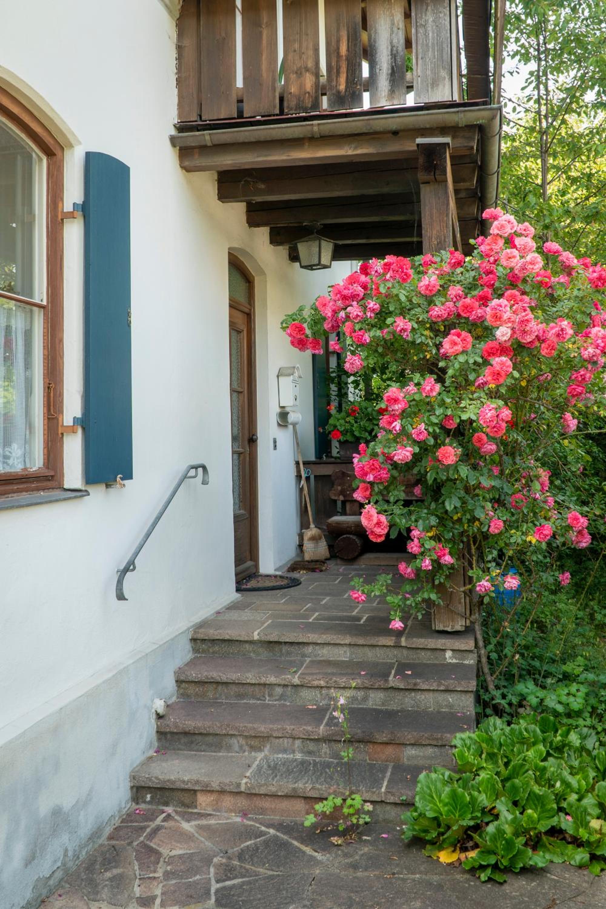 Landhauswohnung mit wildromantischem Garten