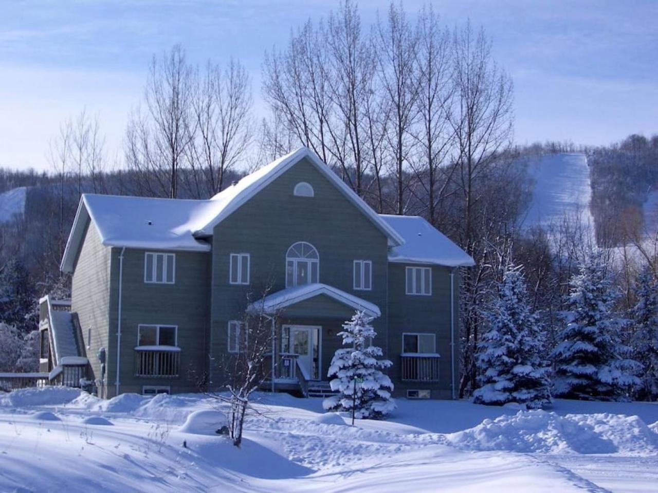 10 Bedroom Executive Chalet w Hot Tub