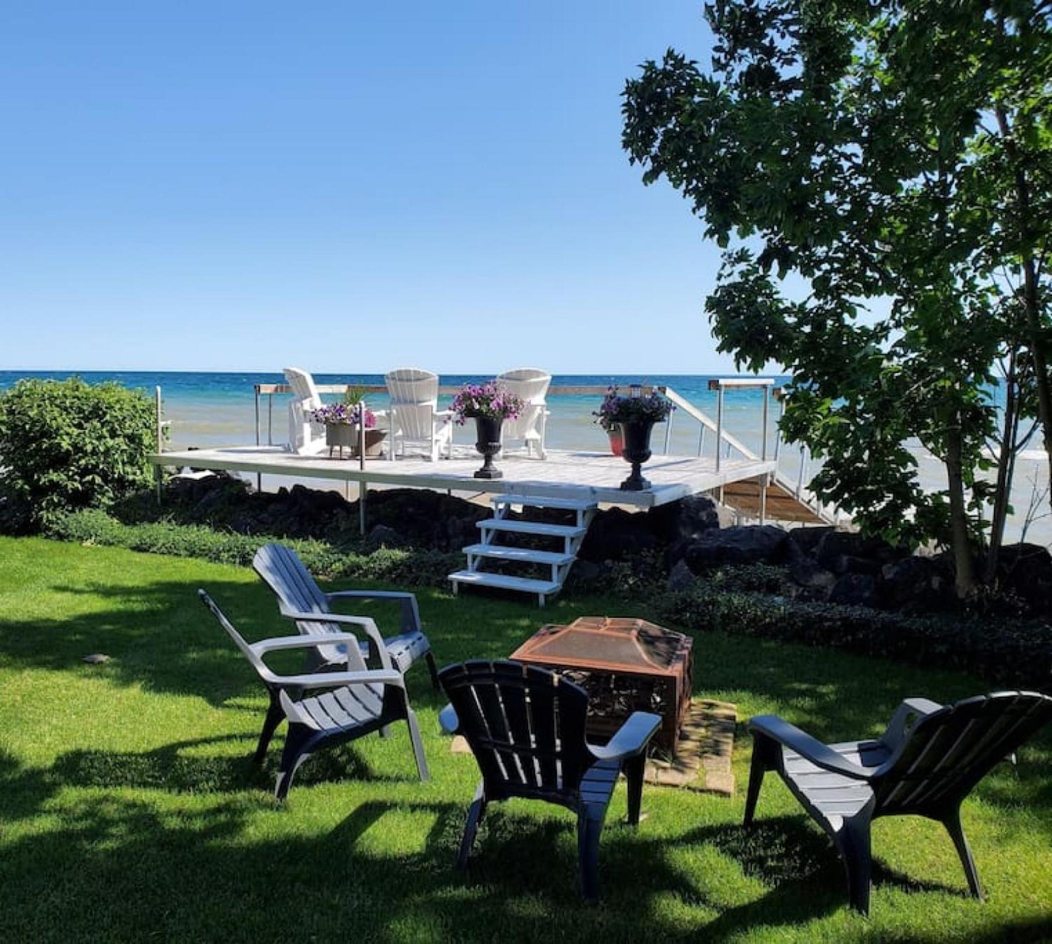 Waterfront Cottage on Georgian Bay w Hot Tub