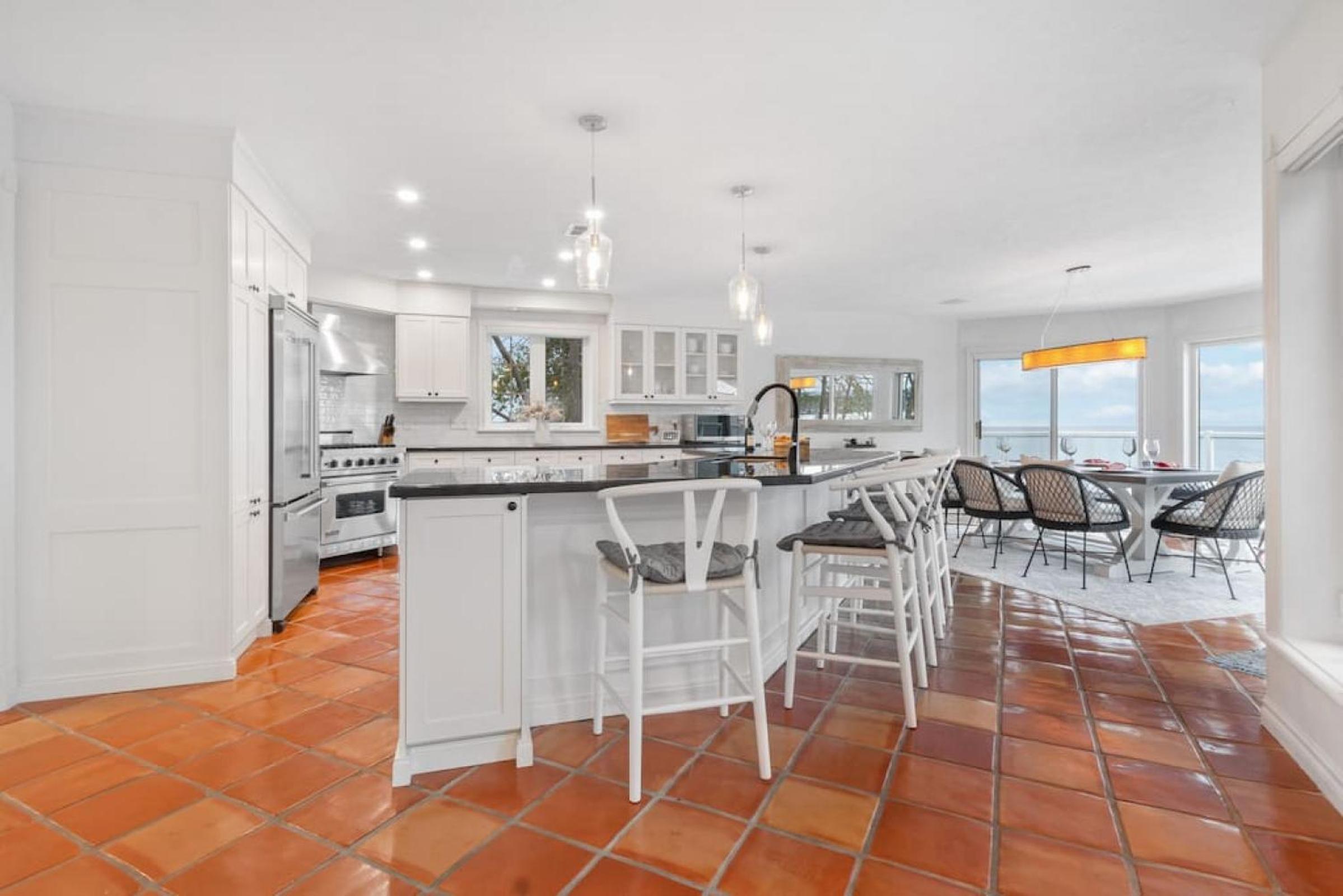 Waterfront Cottage on Georgian Bay w Hot Tub