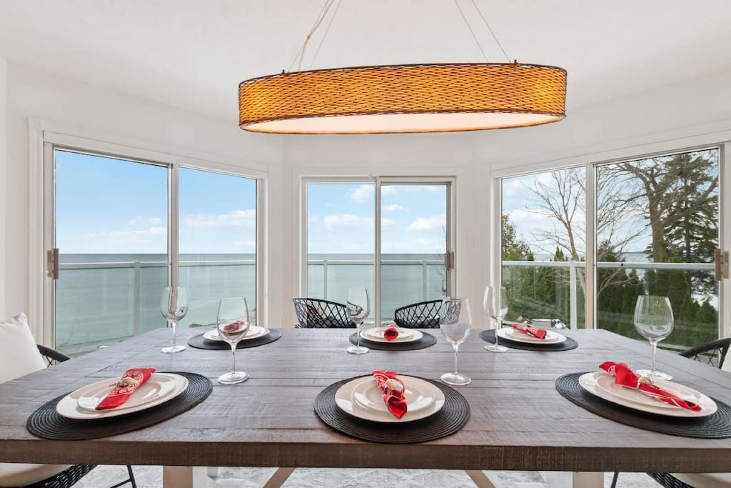 Waterfront Cottage on Georgian Bay w Hot Tub