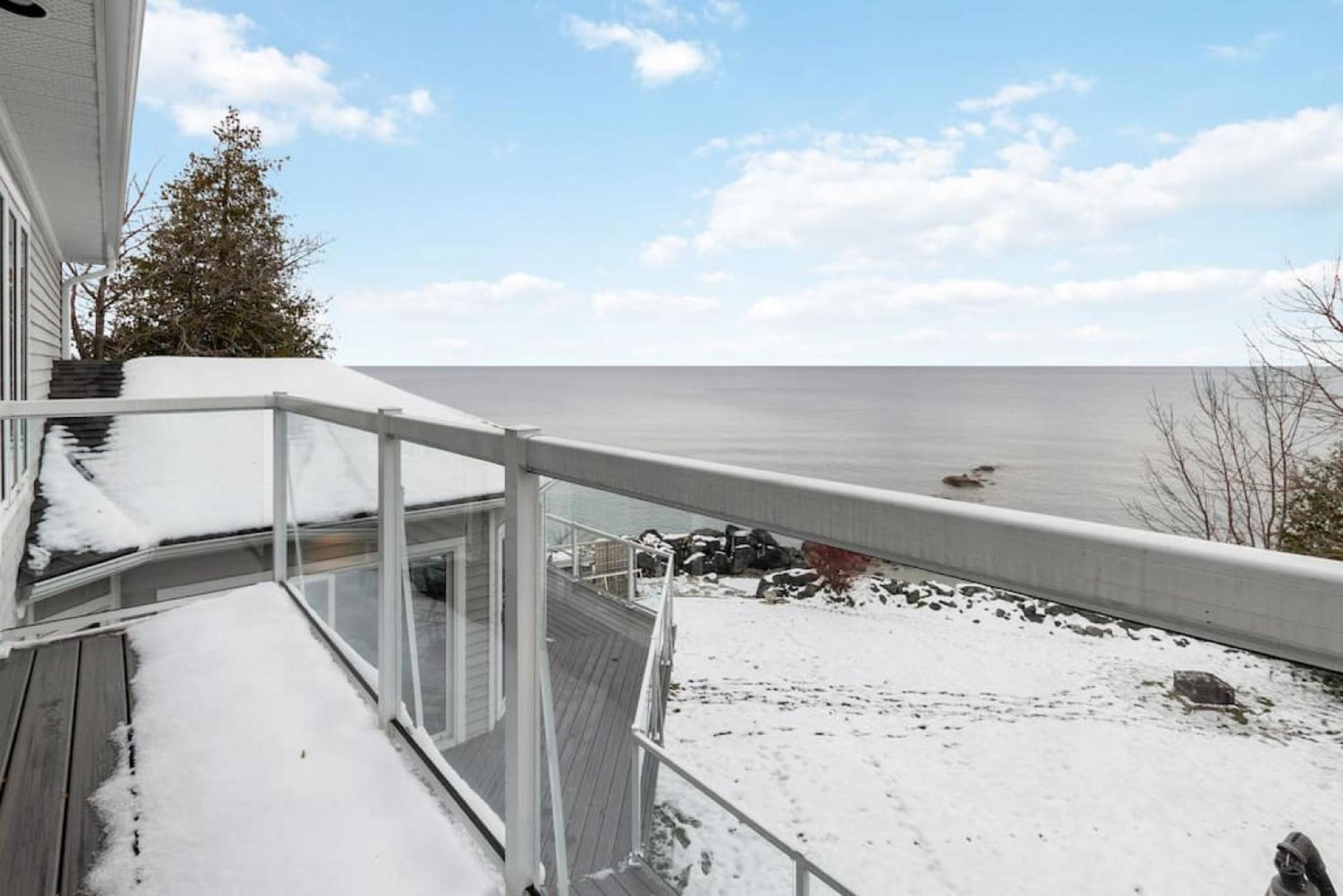 Waterfront Cottage on Georgian Bay w Hot Tub