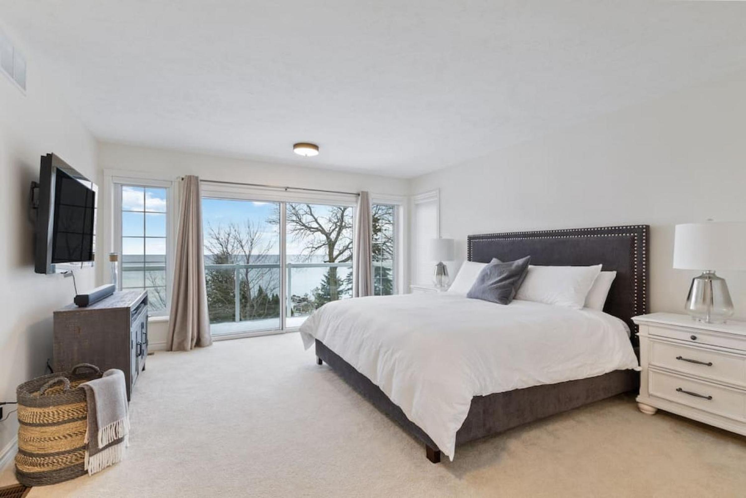 Waterfront Cottage on Georgian Bay w Hot Tub