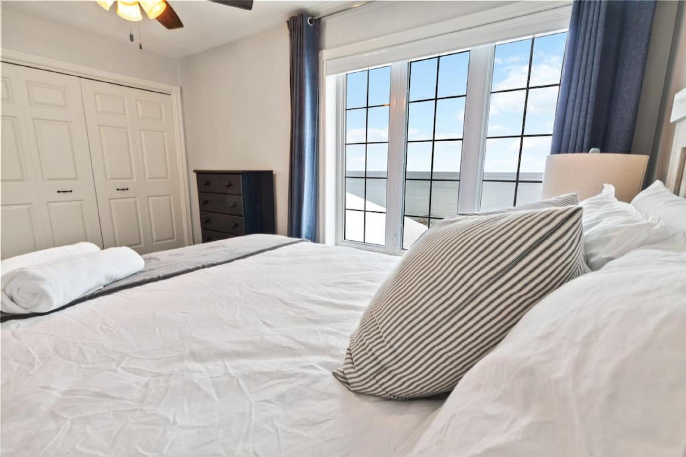 Waterfront Cottage on Georgian Bay w Hot Tub