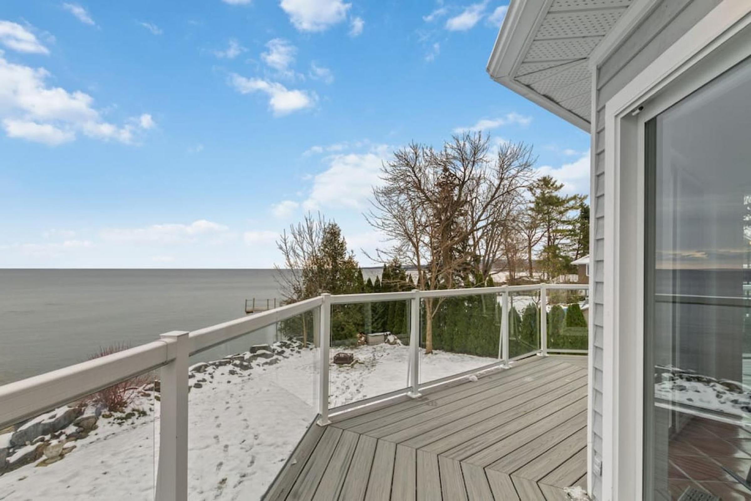 Waterfront Cottage on Georgian Bay w Hot Tub