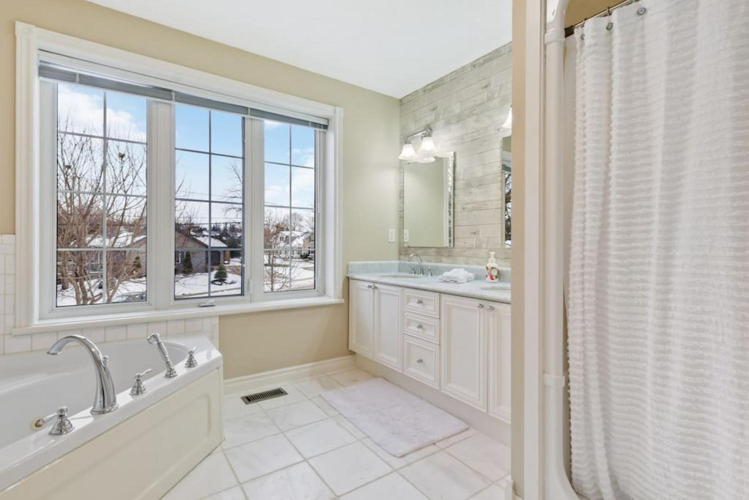 Waterfront Cottage on Georgian Bay w Hot Tub