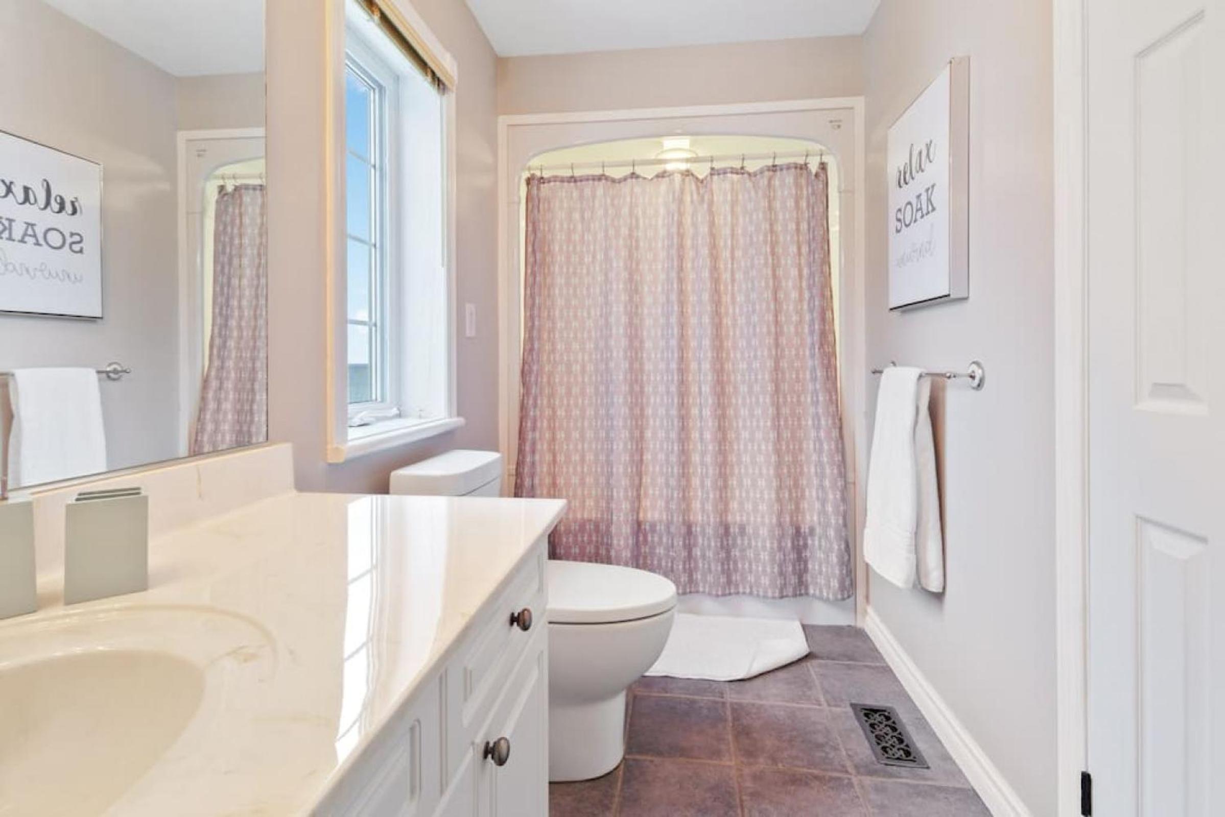 Waterfront Cottage on Georgian Bay w Hot Tub