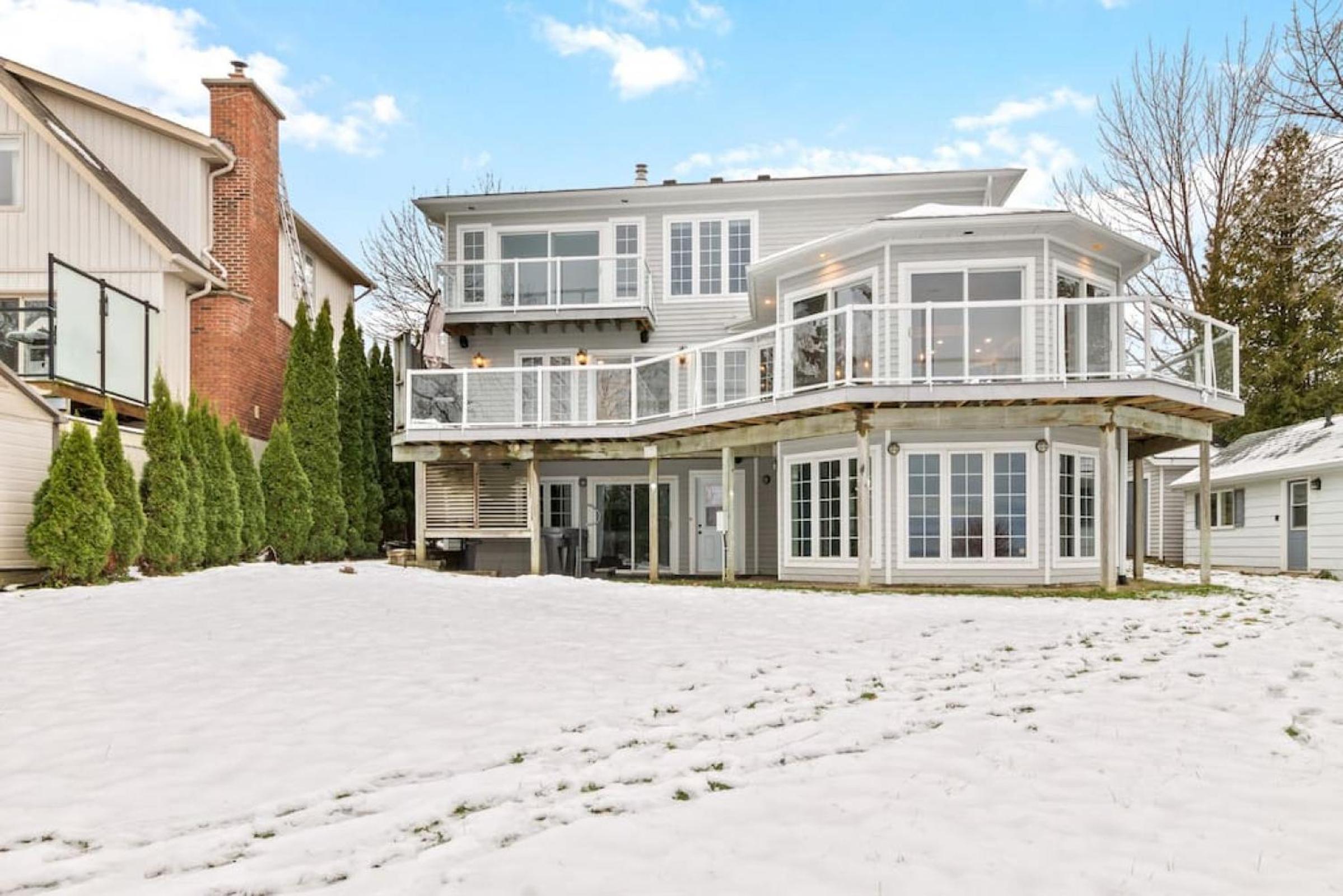 Waterfront Cottage on Georgian Bay w Hot Tub
