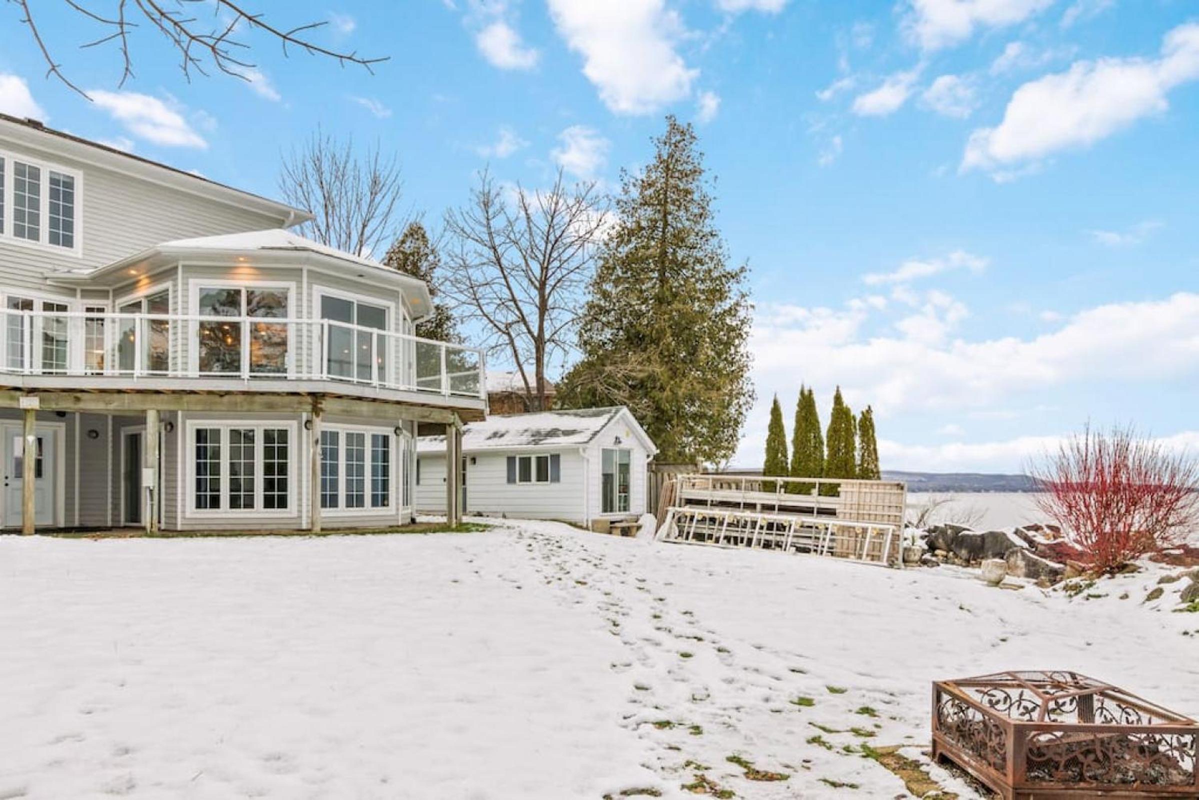 Waterfront Cottage on Georgian Bay w Hot Tub