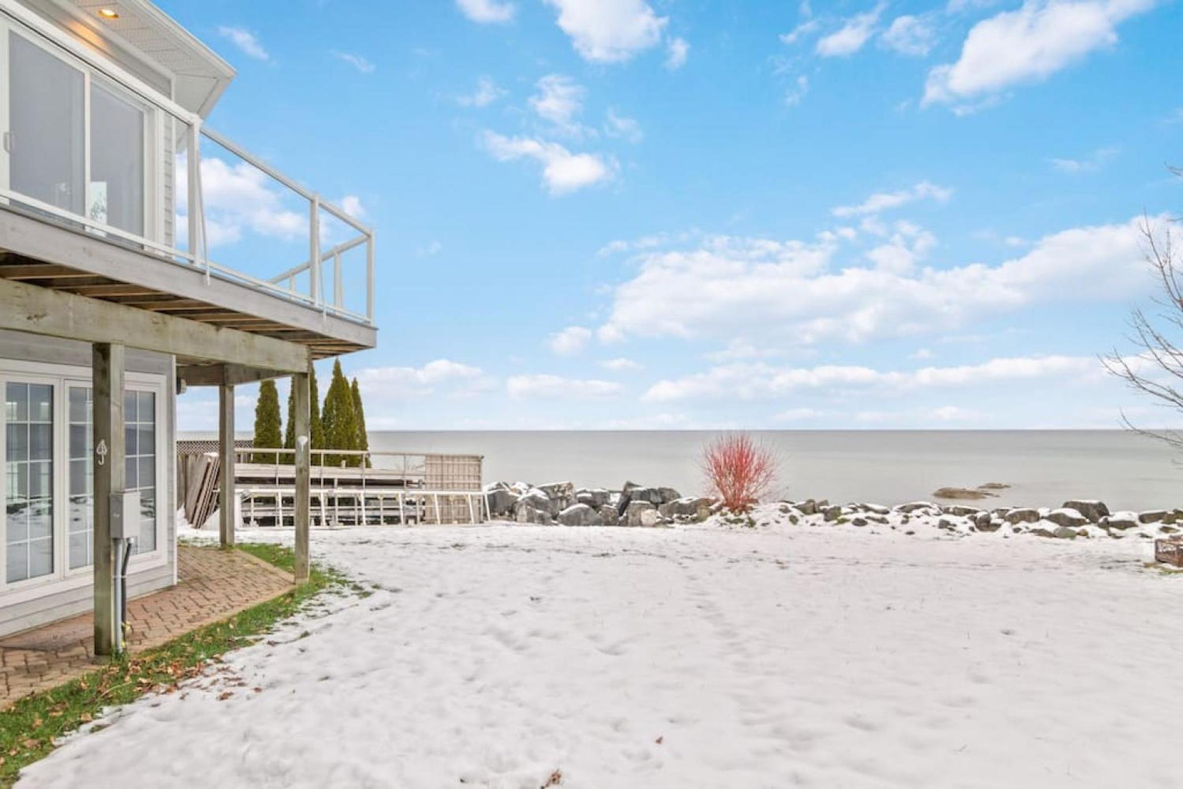 Waterfront Cottage on Georgian Bay w Hot Tub