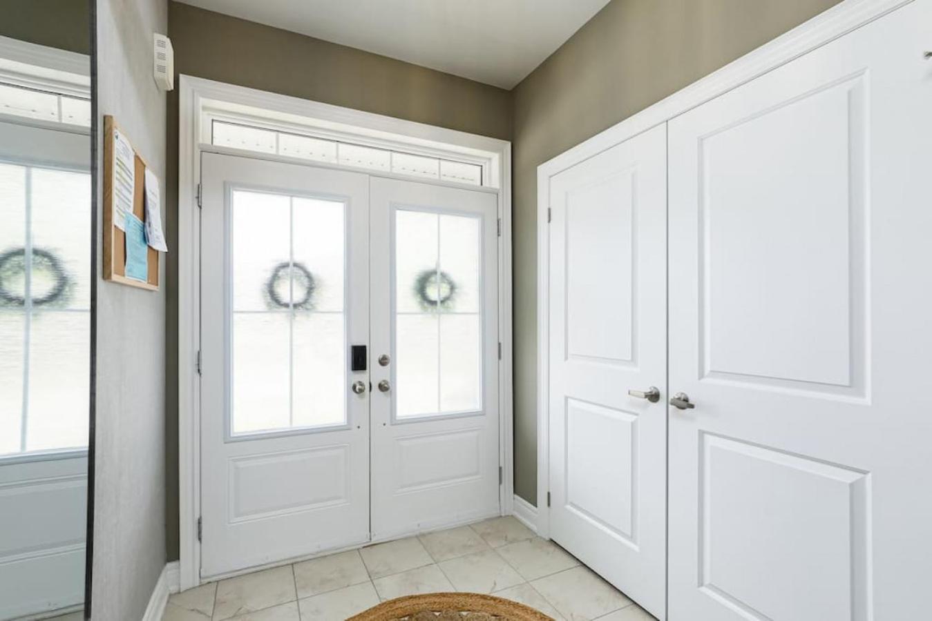 Exceptional 3 BDRM Townhome - 4 Seasons Rental