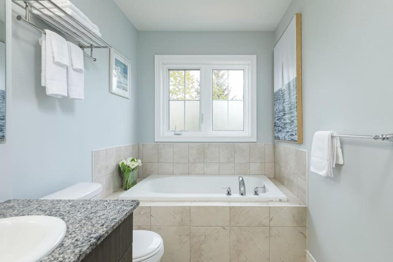 Exceptional 3 BDRM Townhome - 4 Seasons Rental