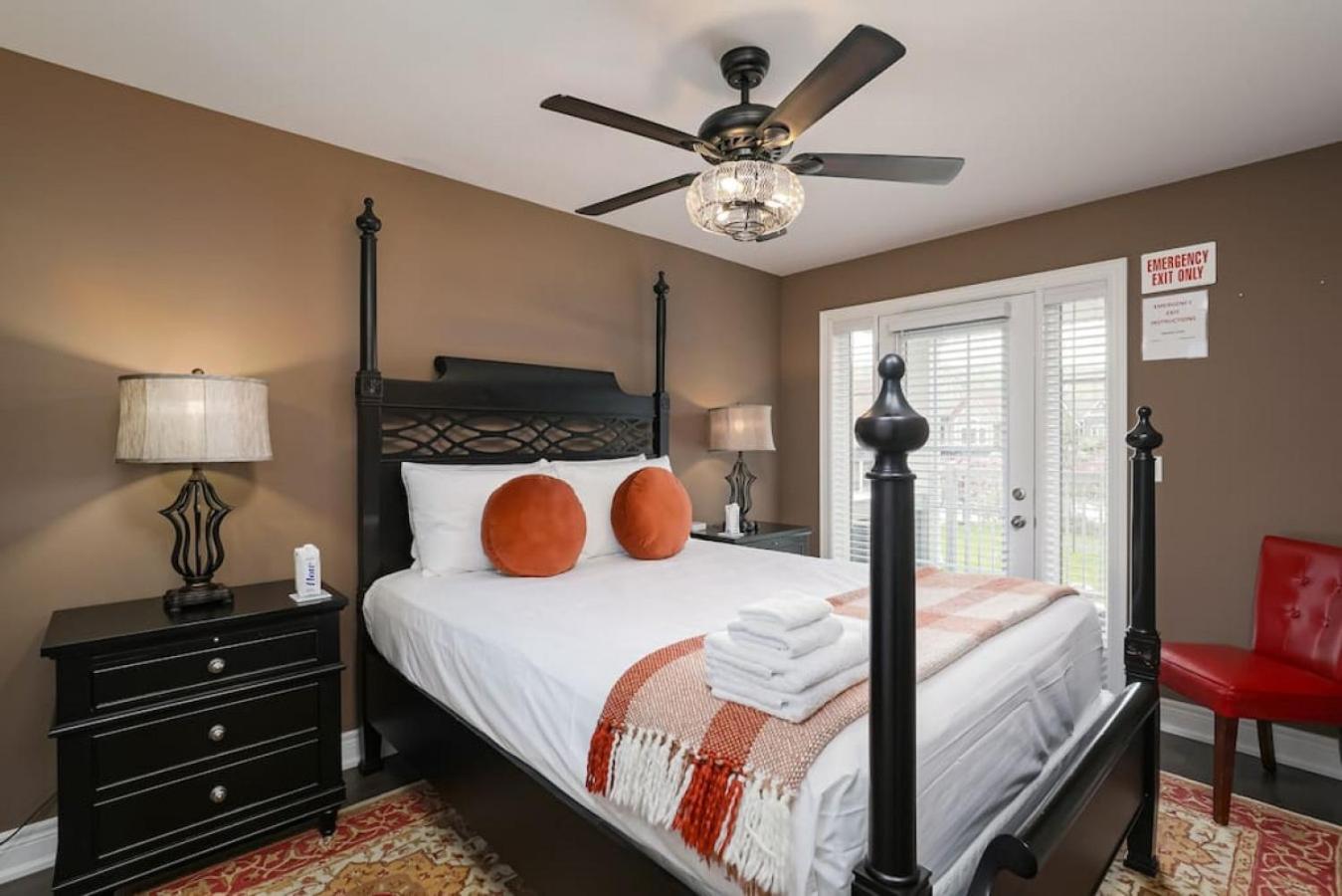 Exceptional 3 BDRM Townhome - 4 Seasons Rental