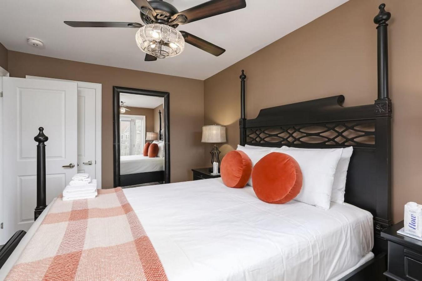 Exceptional 3 BDRM Townhome - 4 Seasons Rental
