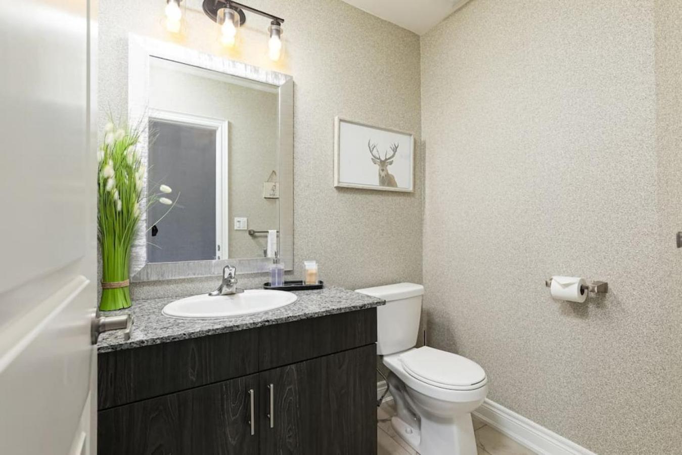 Exceptional 3 BDRM Townhome - 4 Seasons Rental