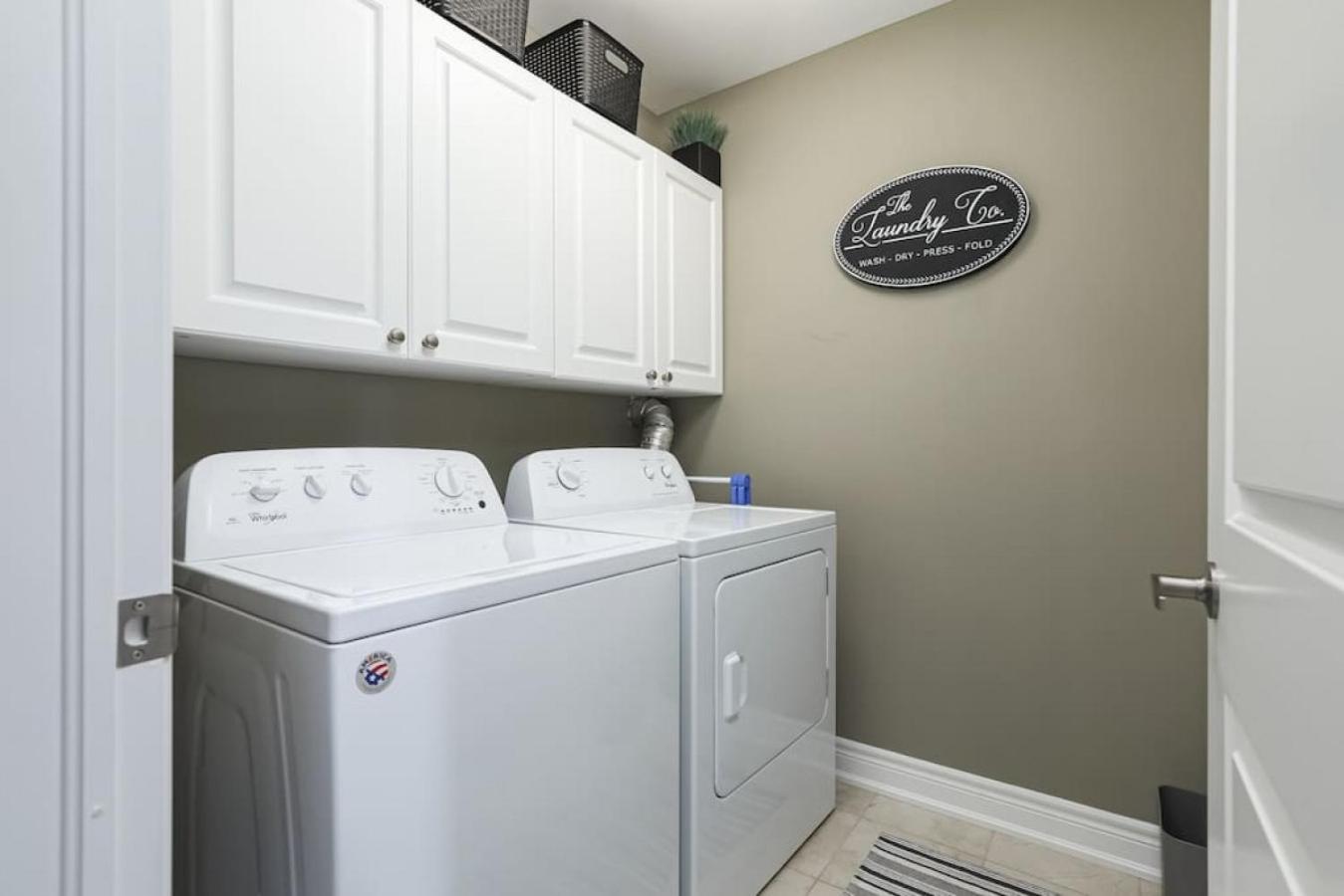 Exceptional 3 BDRM Townhome - 4 Seasons Rental