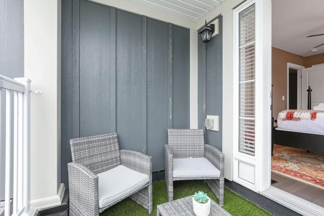 Exceptional 3 BDRM Townhome - 4 Seasons Rental