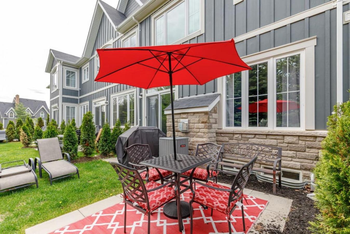 Exceptional 3 BDRM Townhome - 4 Seasons Rental