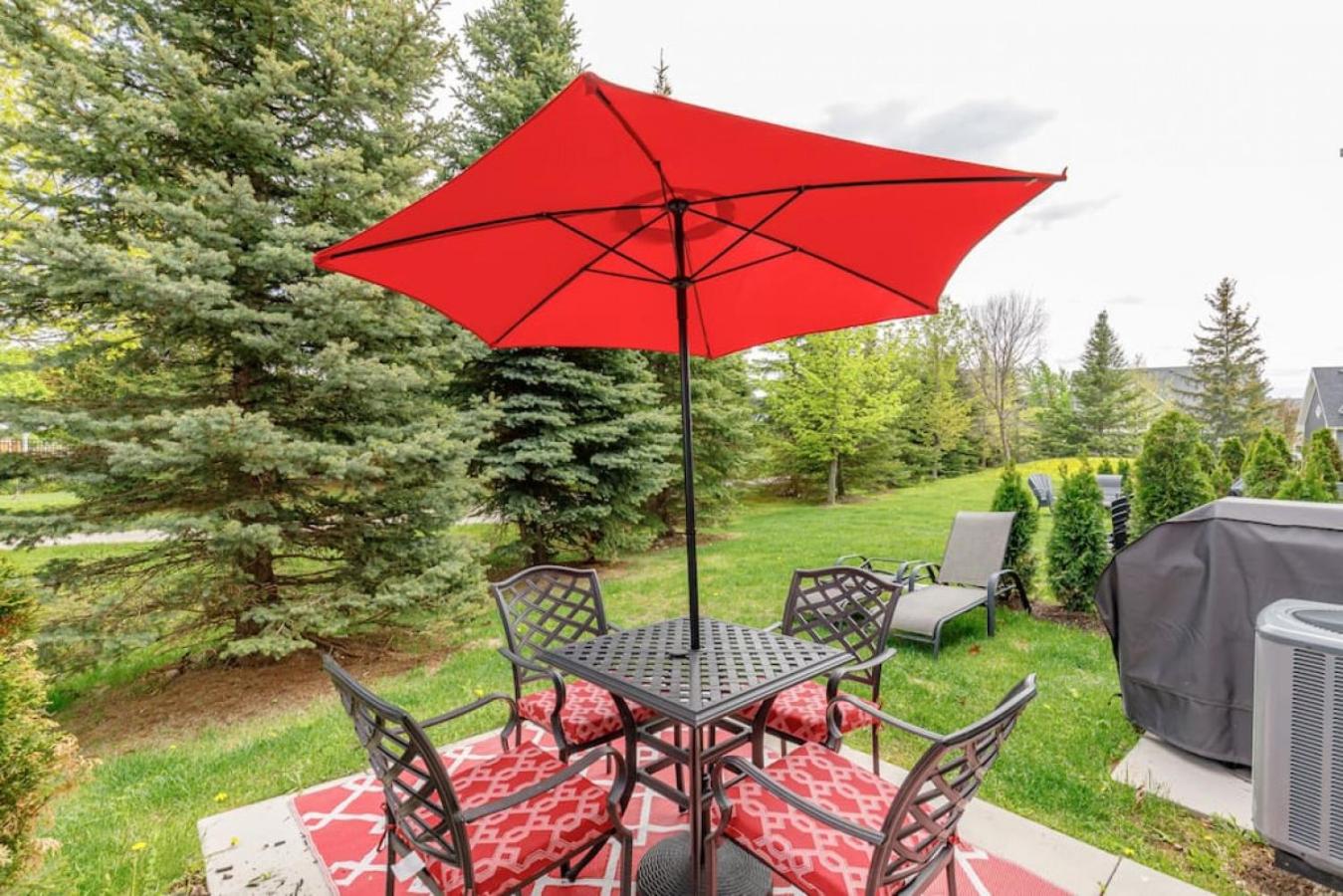 Exceptional 3 BDRM Townhome - 4 Seasons Rental